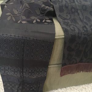 Mixed patterned scarf